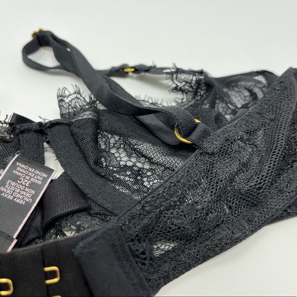 Victoria’s Secret black lace bra Size 32C underwire unlined - Picture 2 of 3